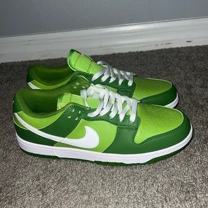 nike dunks chlorophyll